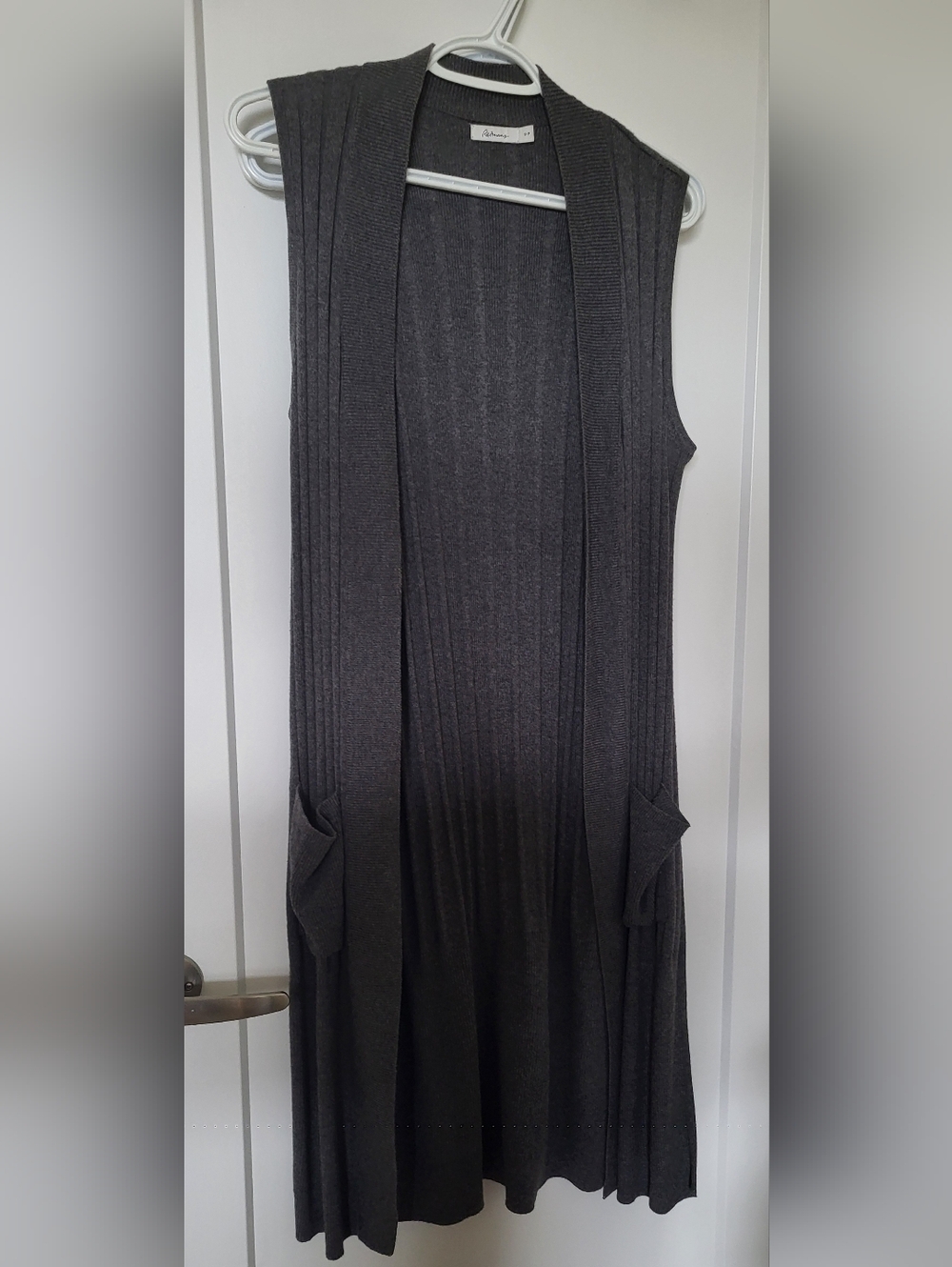 Reitmans Charcoal Gray Ribbed Sleeveless Longline Cardigan - Picture 2 of 4
